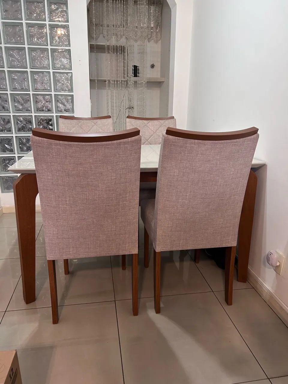 Mesa de jantar com 4 cadeiras
