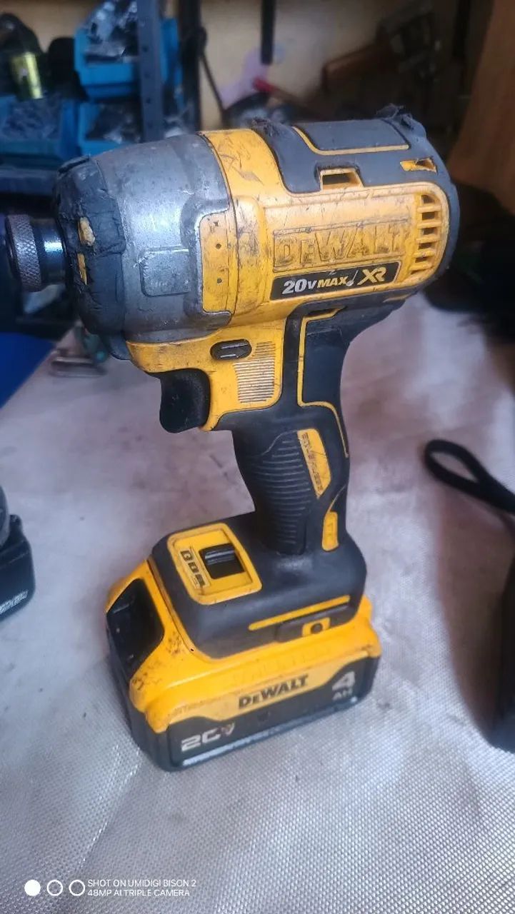 Parafusadeira de impacto Dewalt 20v - Foto 4