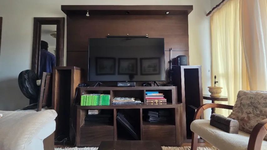 Rack com painel para TV e nichos