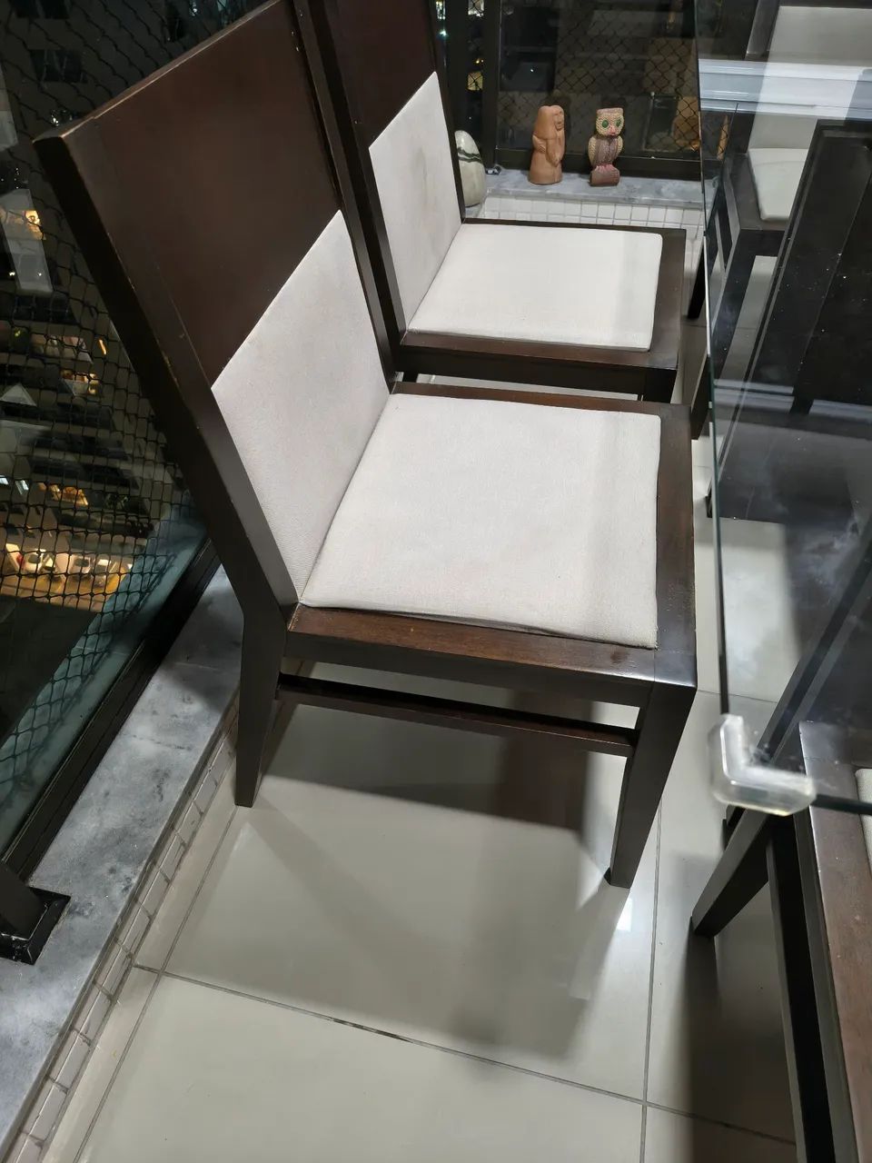 Conjunto Mesa jantar vidro e cadeiras madeira luxo - Foto 2