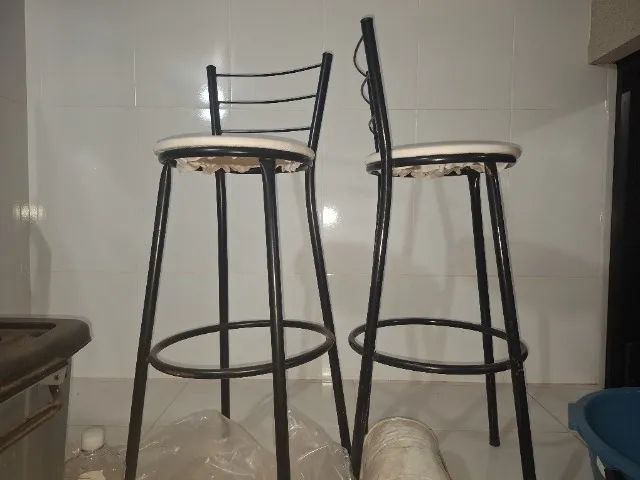 Duas banquetas 