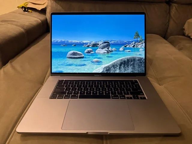 MacBook Pro 2019 15" i7 com TouchBar e Carregador Original/ Troco em Iphone 15 Pro Max 256