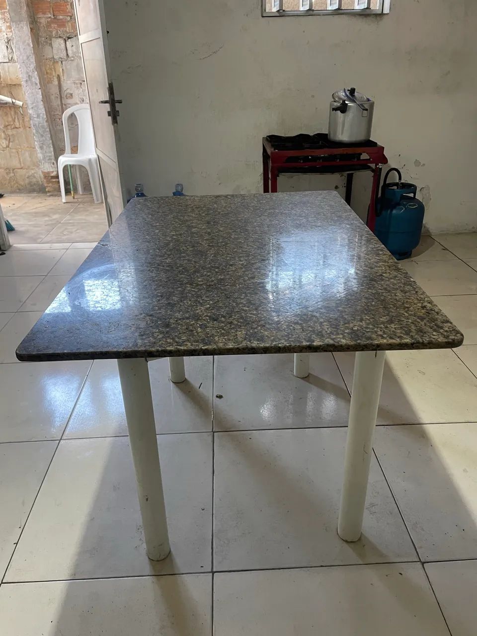 Marble table without signs of use64985887494785123