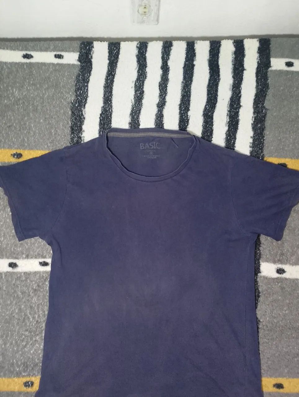 Duas Camisetas Básicas.