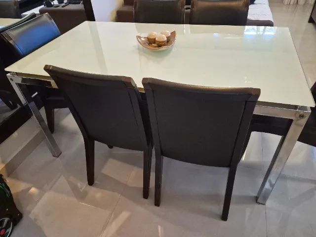 Mesa de jantar vidro com 6 cadeiras em couro