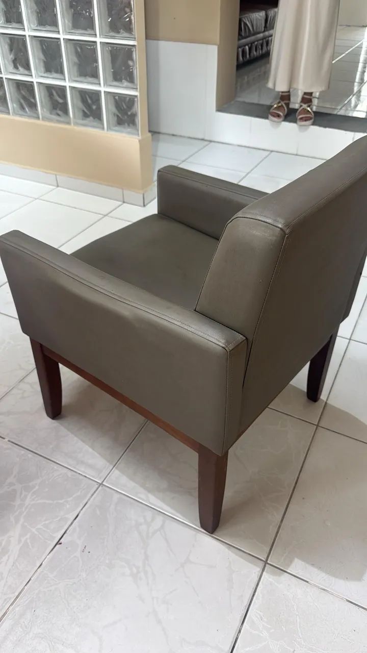 Poltrona de COURO 2unid - Foto 2