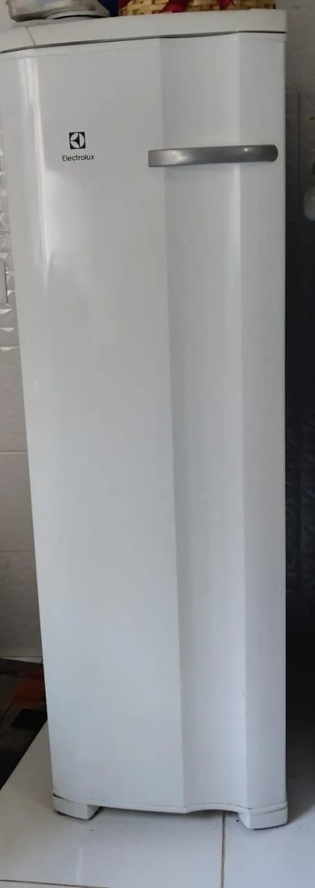 VENDE-SE FREEZER VERTICAL ELETROLUX  - Foto 2