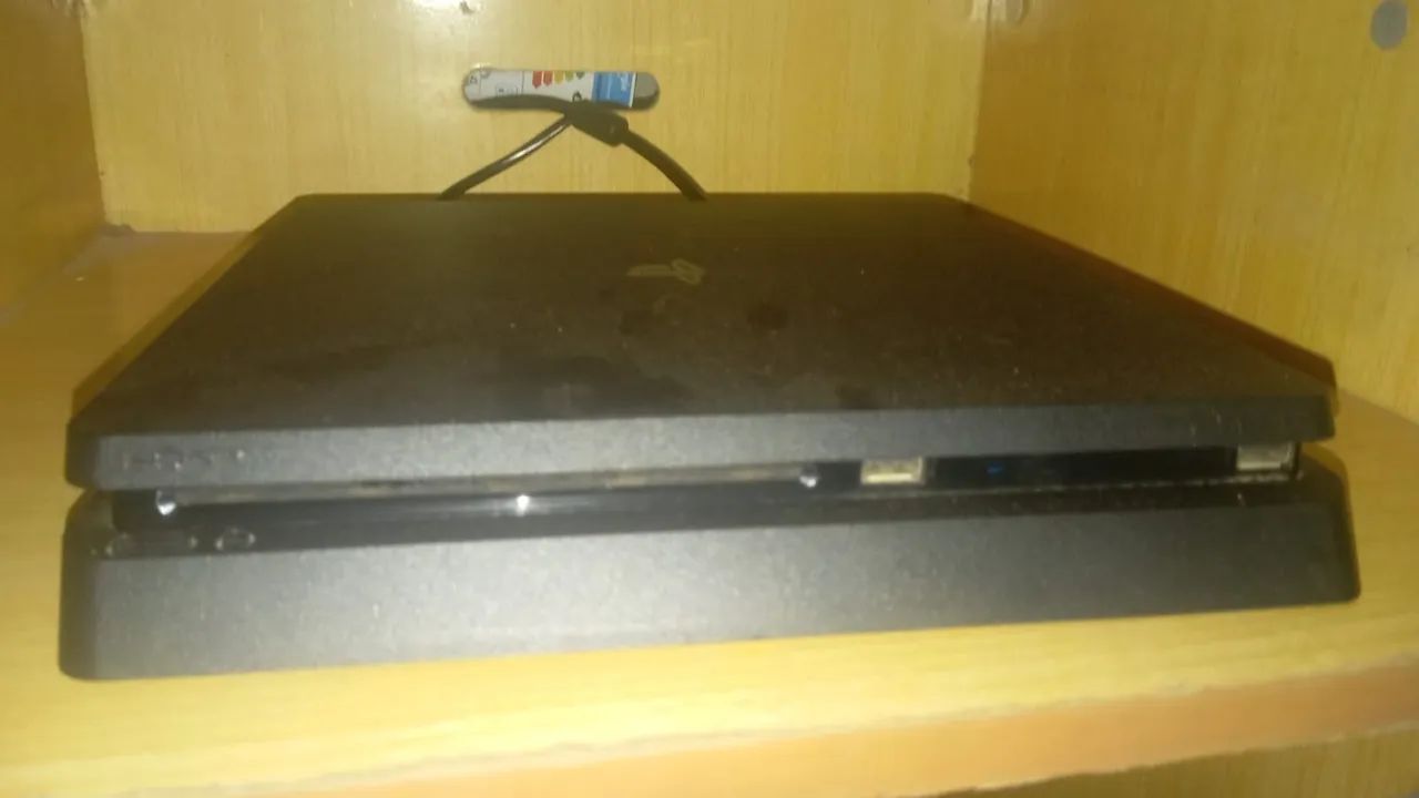 Ps4 slim 1T