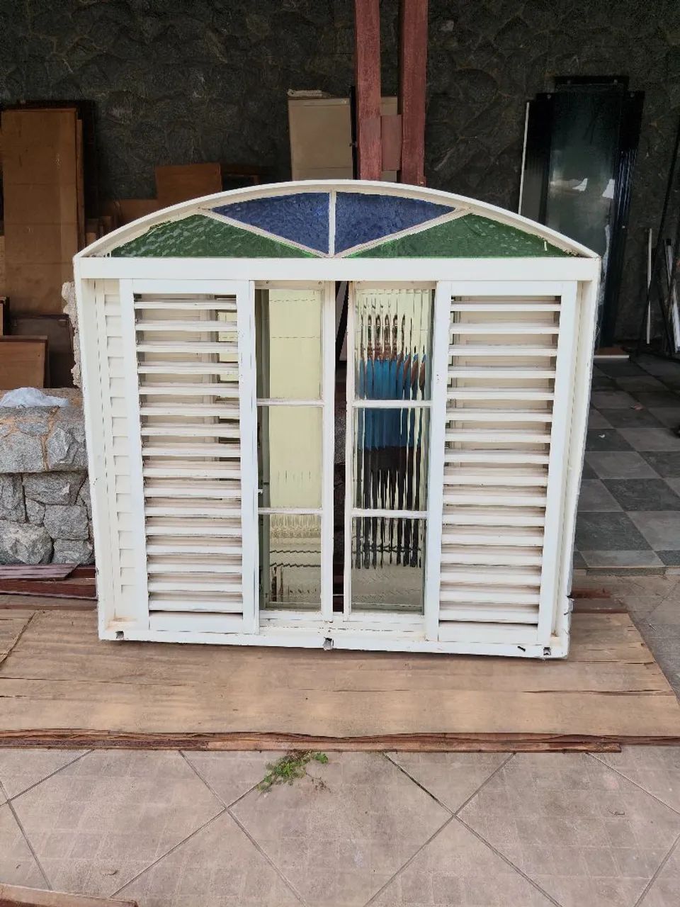Janela de ferro completa