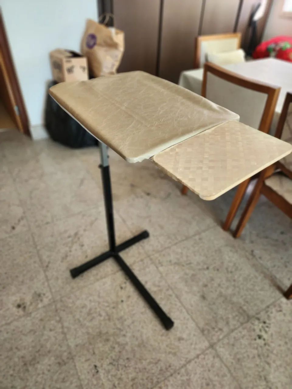 Mesa para notebook regulável 