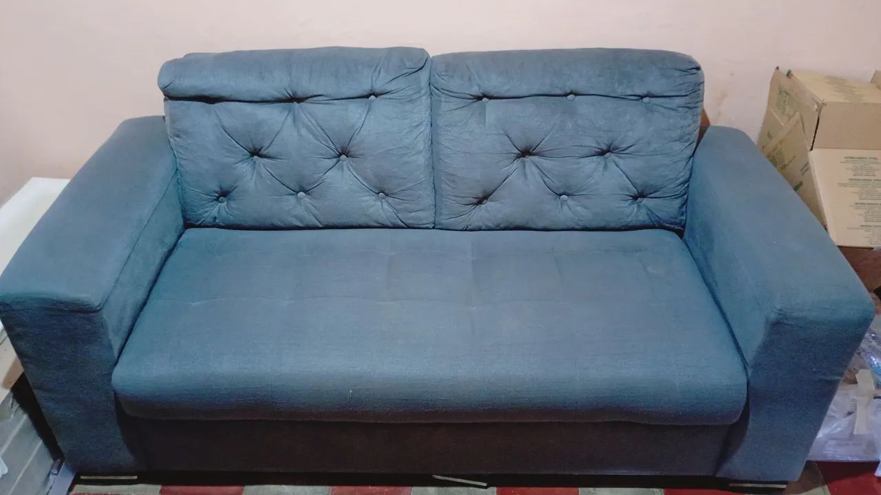 Sofá para até 3 lugares tecido suede - Bem conservado