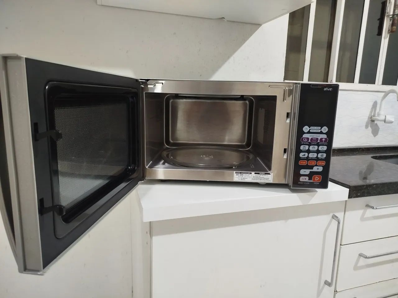 Microondas Brastemp Touch Espelhado 30L 127v todo em INOX, com Grill e Painel Touch Screen - Foto 4