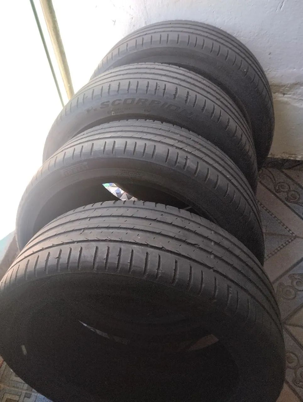 4 Pneus Pirelli Aro 19 235/45