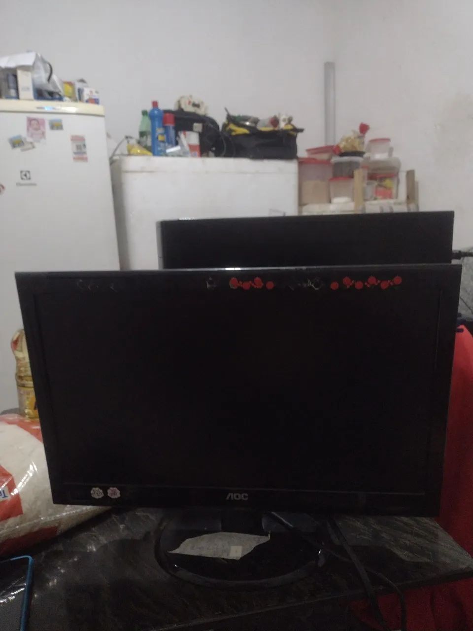 Vendo 4 munitores com CPU e teclado e mouse 