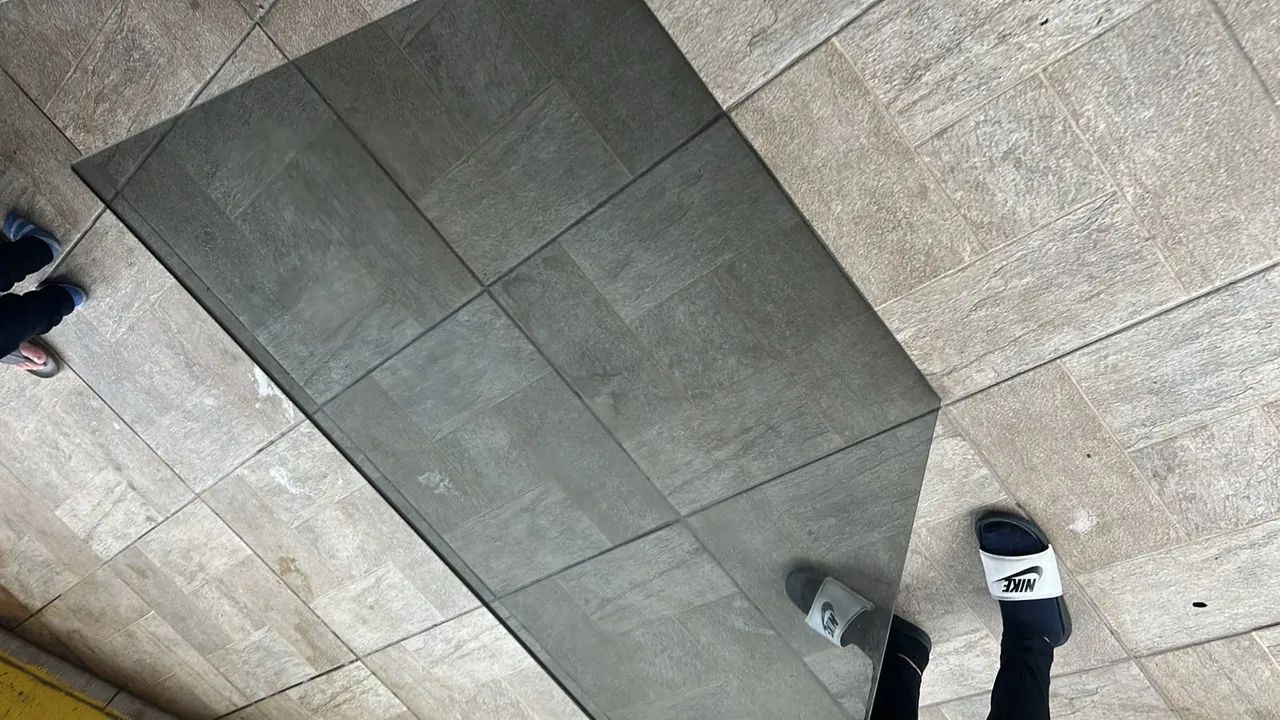 Vendo vidro temperado de mesa quadrada não entrego  - Foto 2