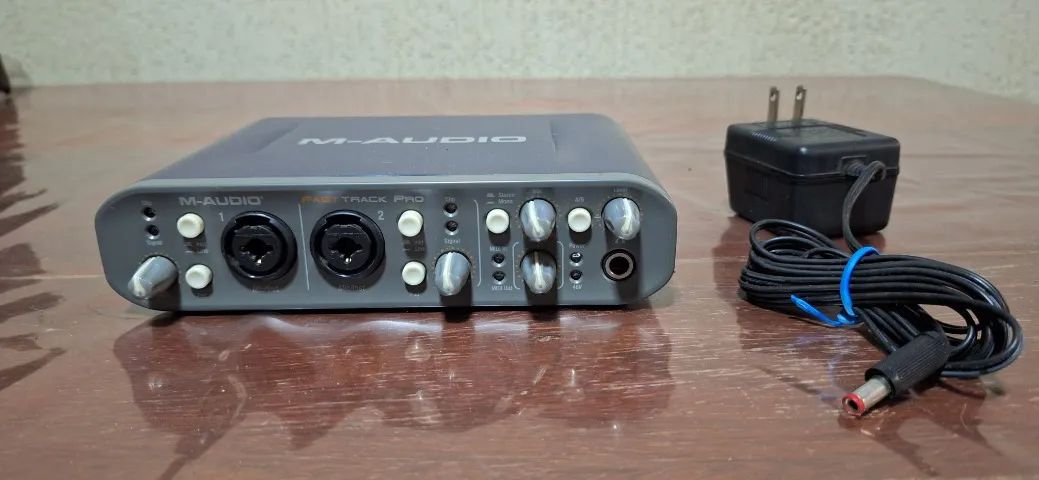 INTERFACE DE ÁUDIO M-AUDIO FAST TRACK PRO USB