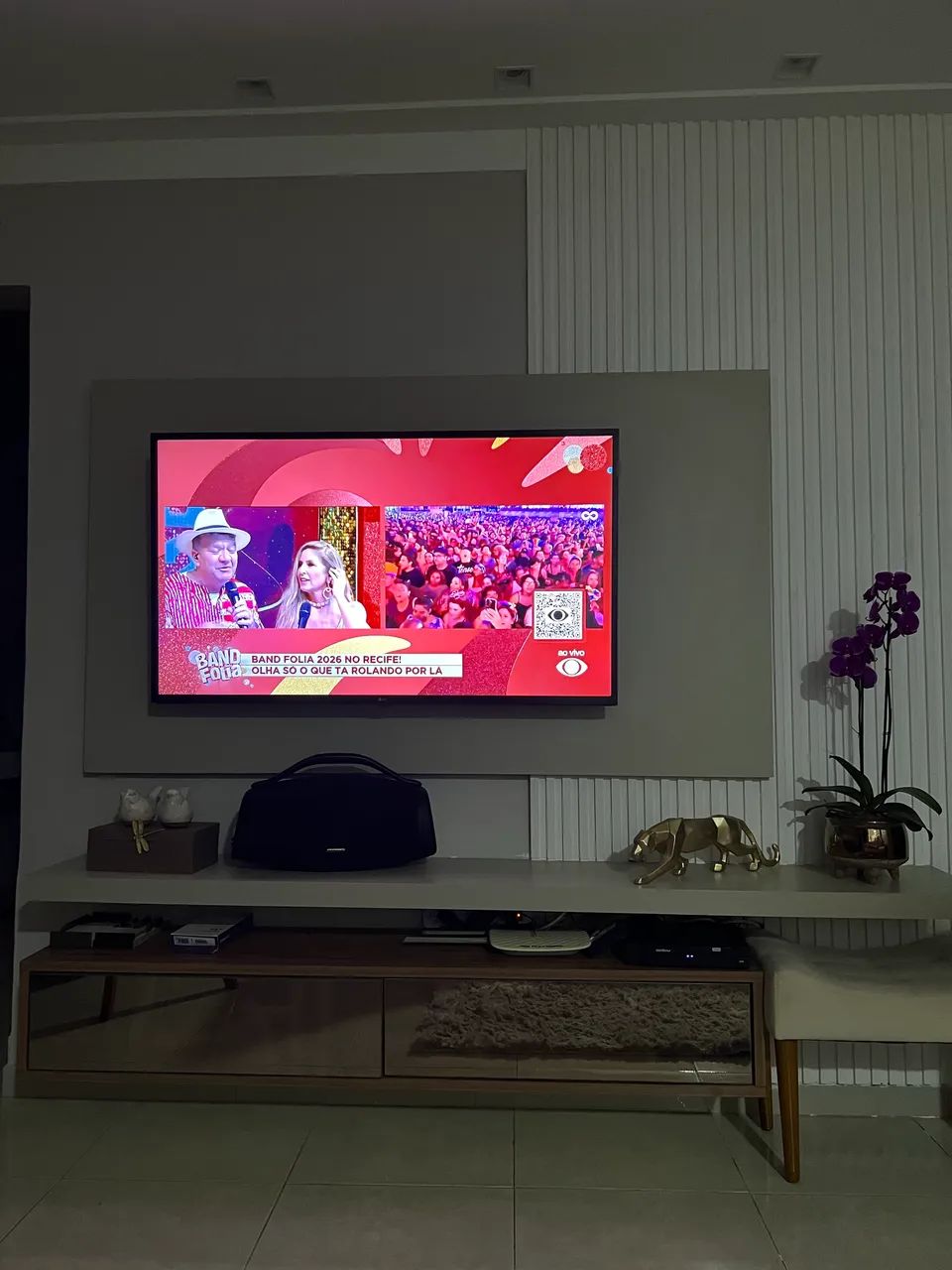 Vendo Rack lindo com painel e banquinho 