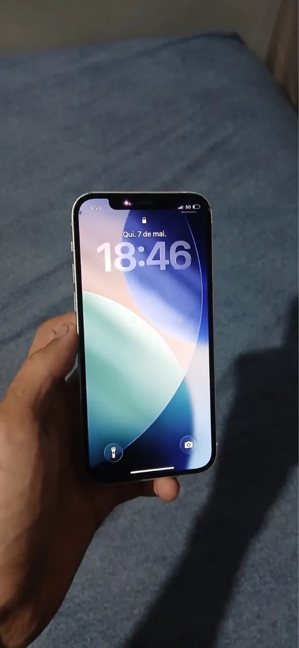 iPhone 12 novo alguns trincado nn tá afetando em nada - Celulares
