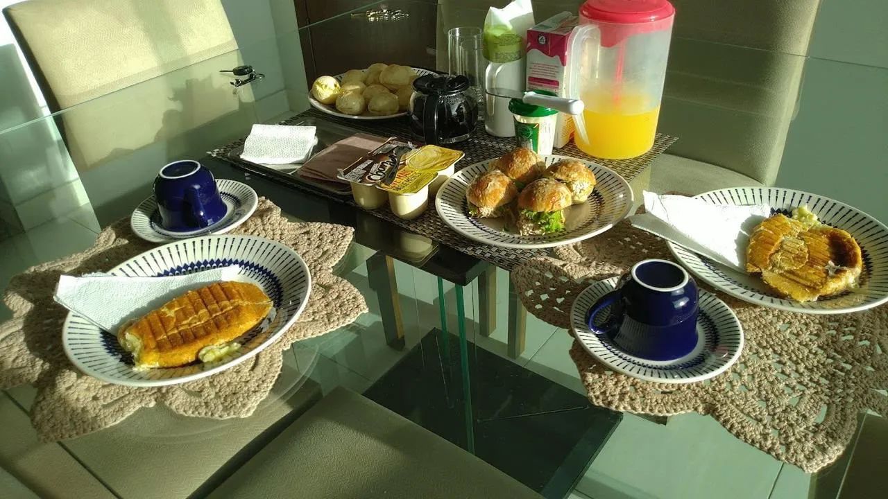 Mesa de Jantar com 6 Cadeiras Estofadas  - Foto 4