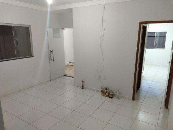 Casa com 3 quartos - Bairro Residencial Village Santa Rita I em Goiânia - Foto 2