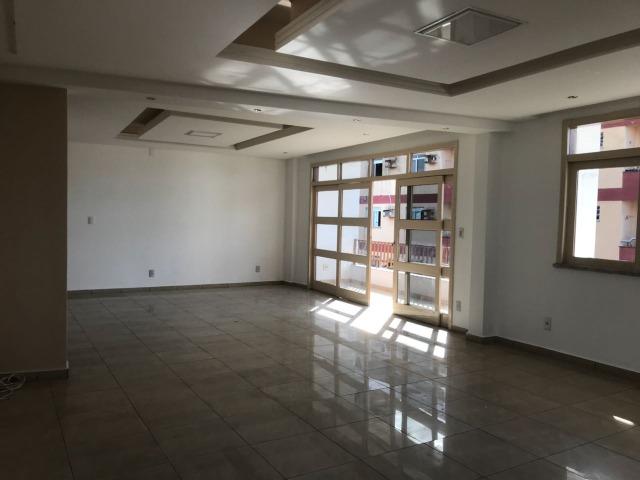 Excelente apartamento amplo,varanda, dependência completa