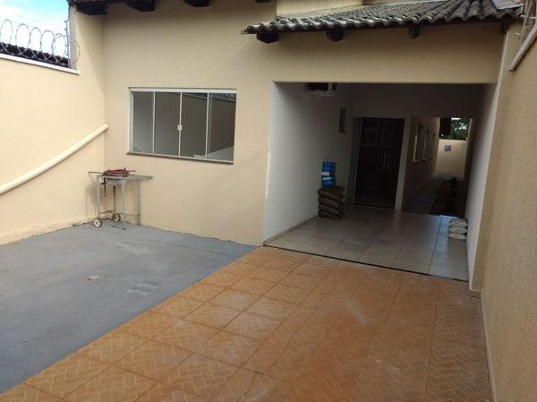 Casa com 3 quartos - Bairro Residencial Village Santa Rita I em Goiânia