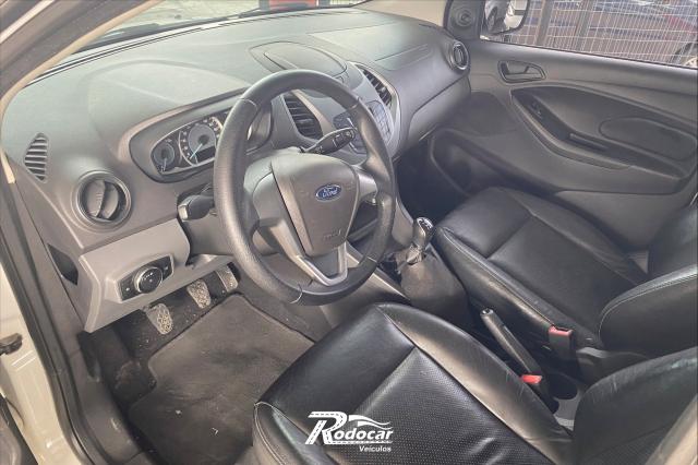 Ford Ka SE 1.5 Branco com couro e rodas - Foto 4