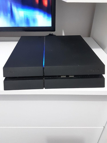 Playstation 4 + 2 controles + 4 jogos