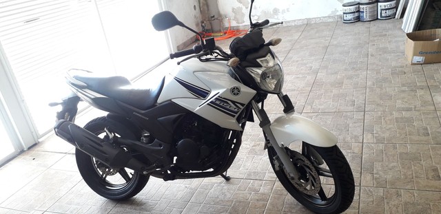 FAZER 250 BRANCA 2014.