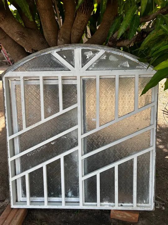 Janelas de vidro com a pedra na mesma medida