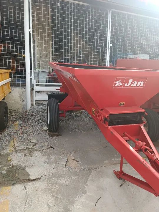 Distribuidor de Calcário, Sementes e Adubo Jan 2500 kg - Foto 2
