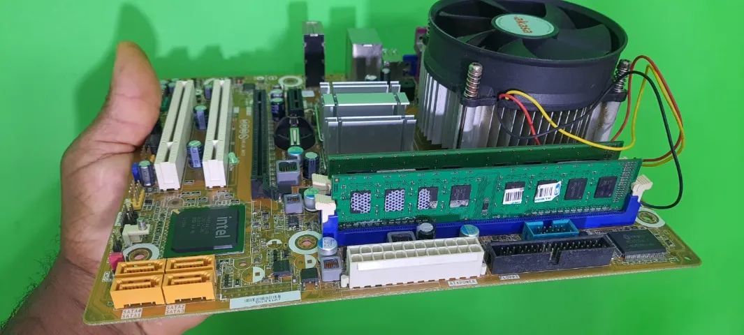 Placa mãe Intel e outras marcas  antiga funcionado 