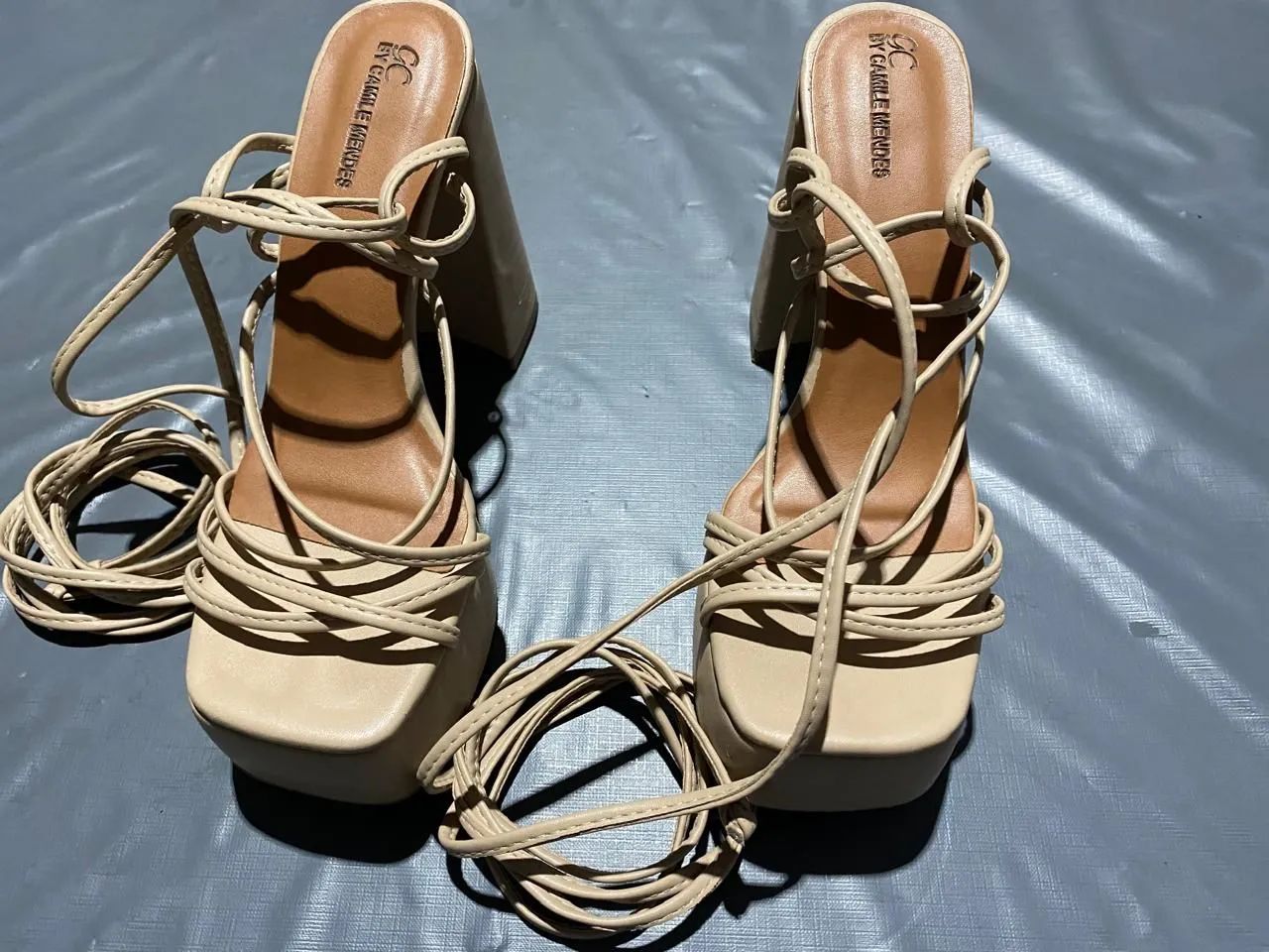 Sandálias plataforma salto alto bege - Foto 2