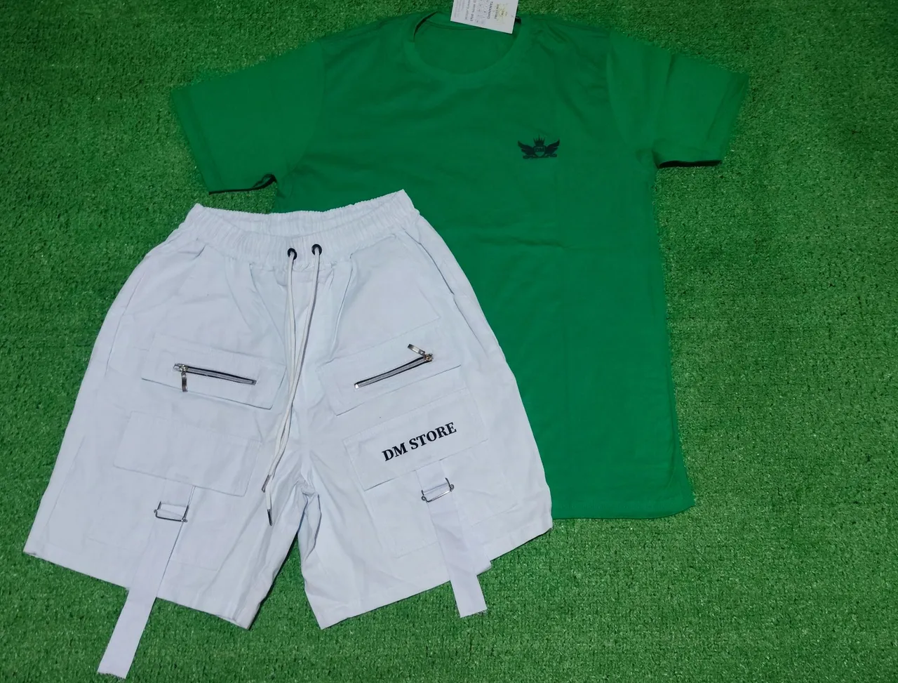 Conjunto camiseta e bermuda masculina verde e branco