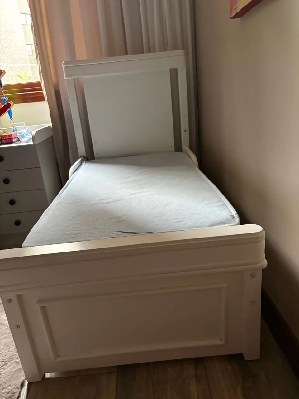 Berço Cama Infantil Branca com Detalhes