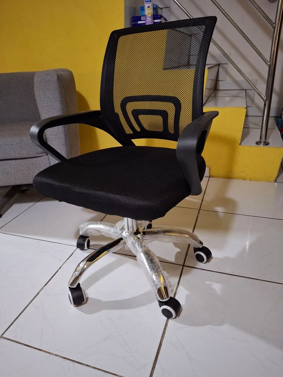 Cadeira de escritório giratoria preta 