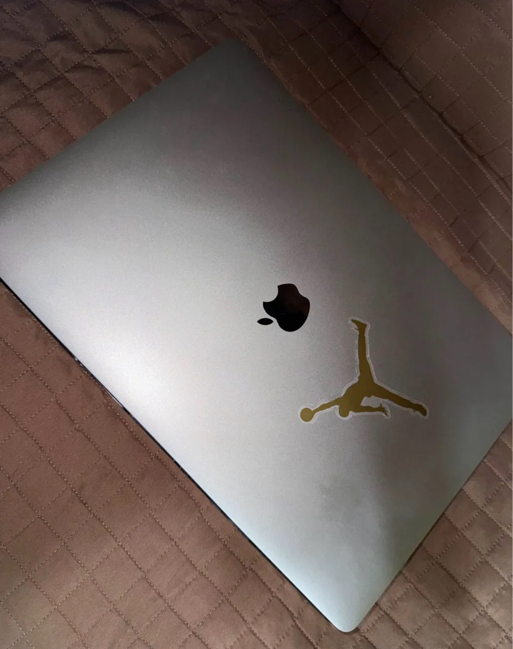 Apple MacBook Pro 2019 Touch Bar | Core i7 | AMD Radeon Pro