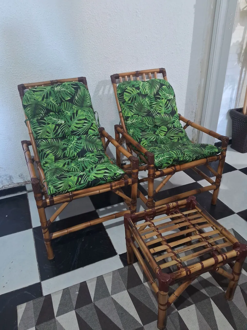 Conjunto de Poltronas de Bambu com mesinha decentro- Conforto e Estilo!