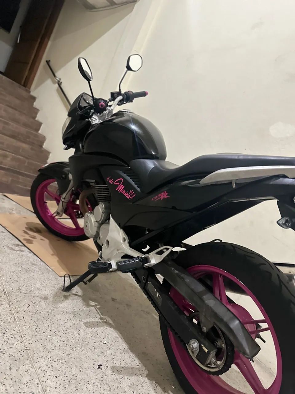 Vendo cb300 ano 2010 modelo 2011 