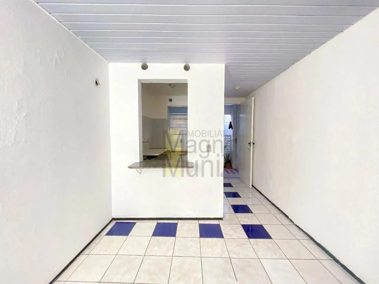 Apartamento com 2 dormitórios para alugar, 40 m² por R$ 685,78/mês - Aerolândia - Fortalez