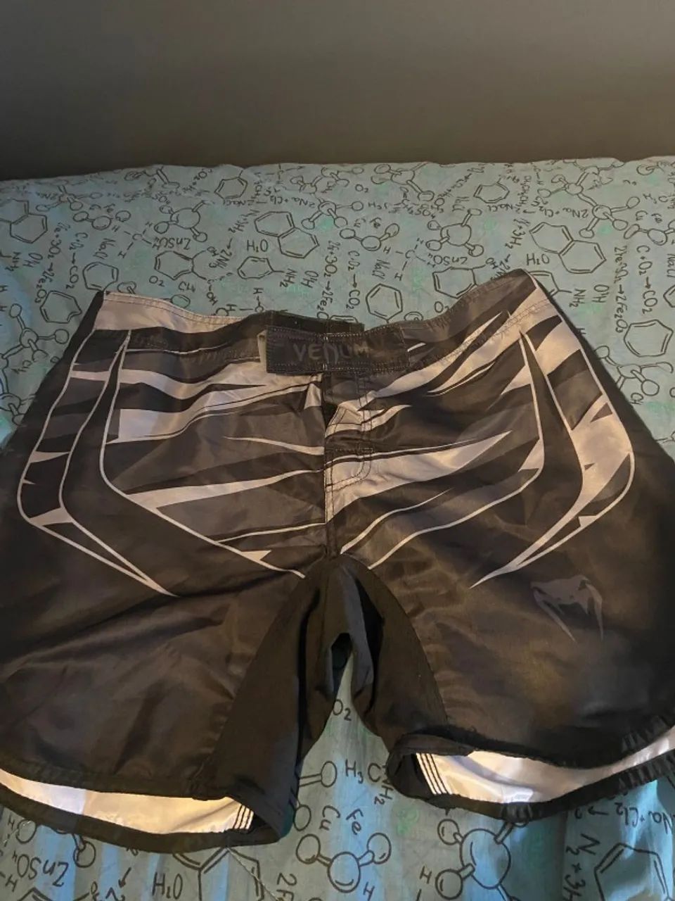 Bermuda Venum Original - Ideal para Treinos e Lutas