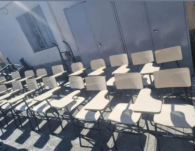 Cadeiras Universitárias - Foto 4