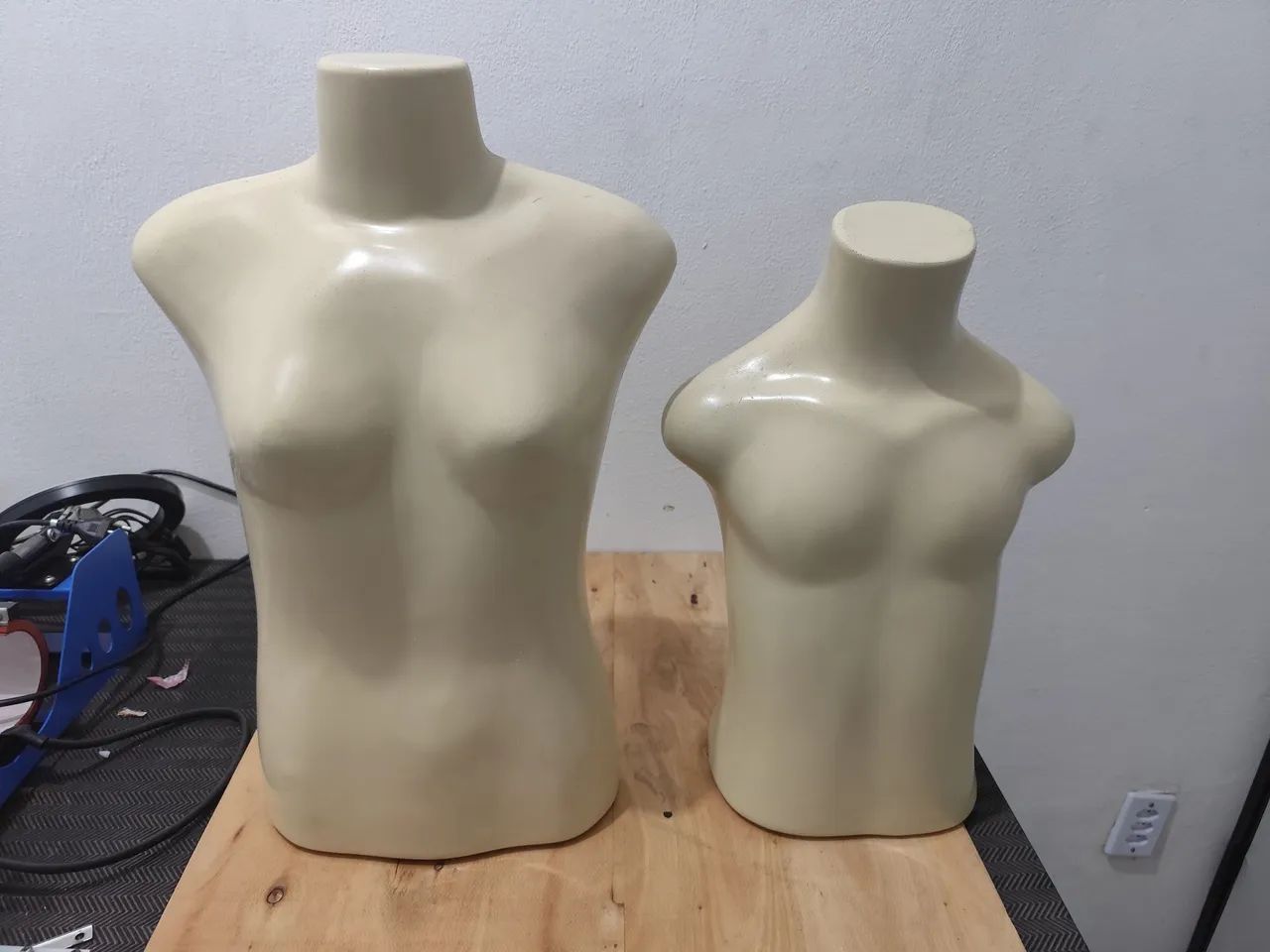 2 Manequins para exposição de roupas