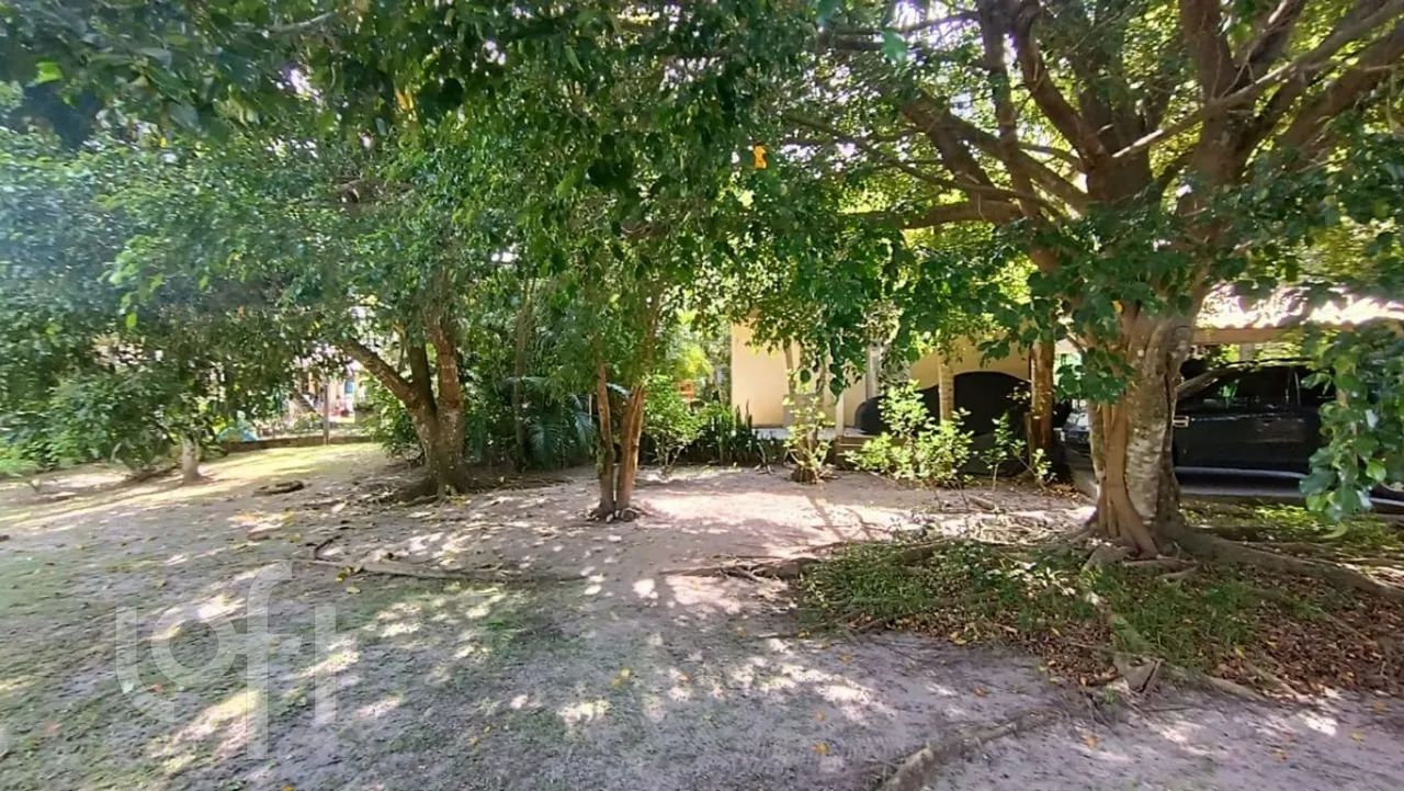 Casa à venda em Ratones com 593 m², 4 quartos, 2 suítes