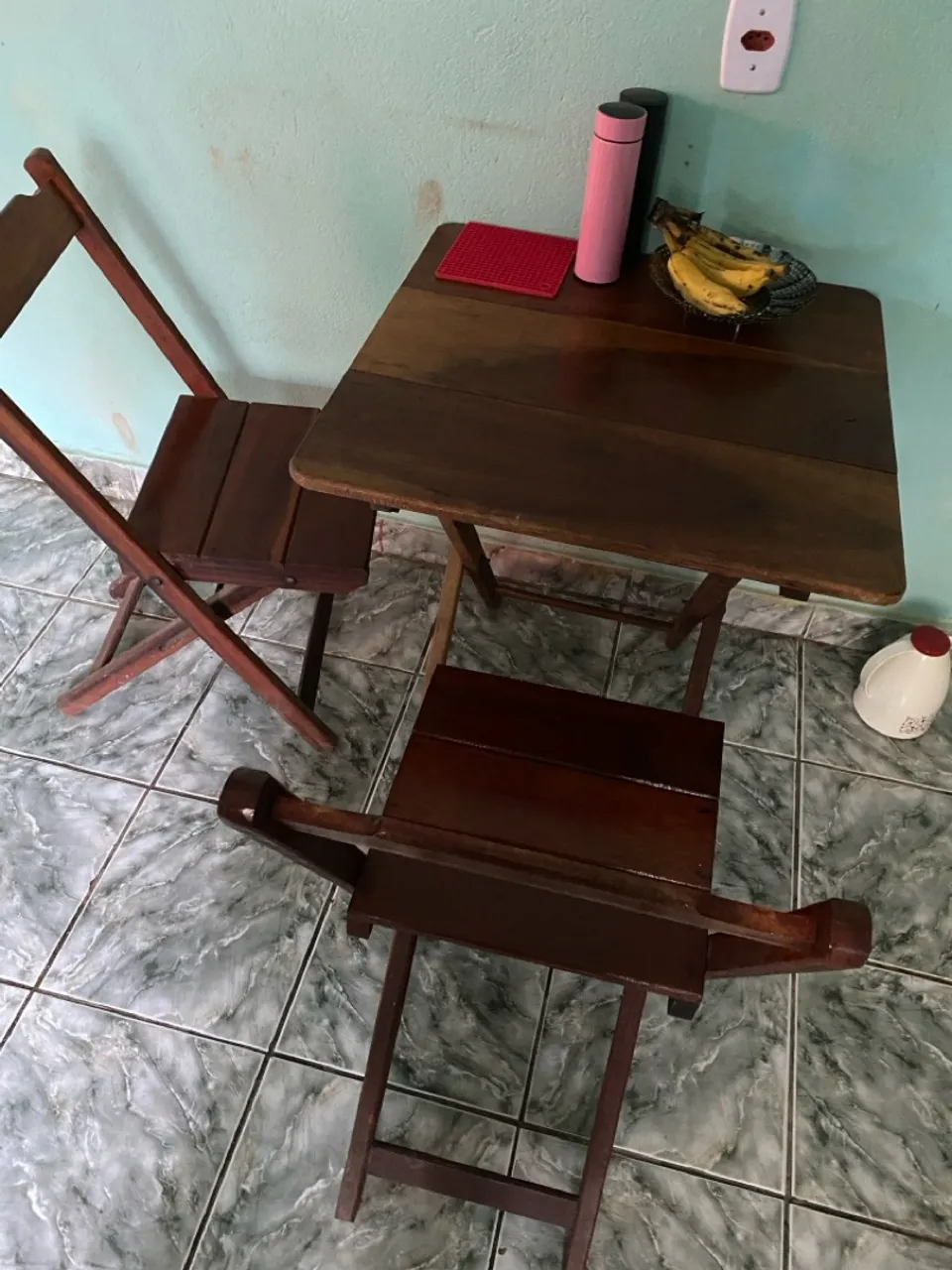 Conjunto de 2 mesa e 6 cadeiras dobráveis