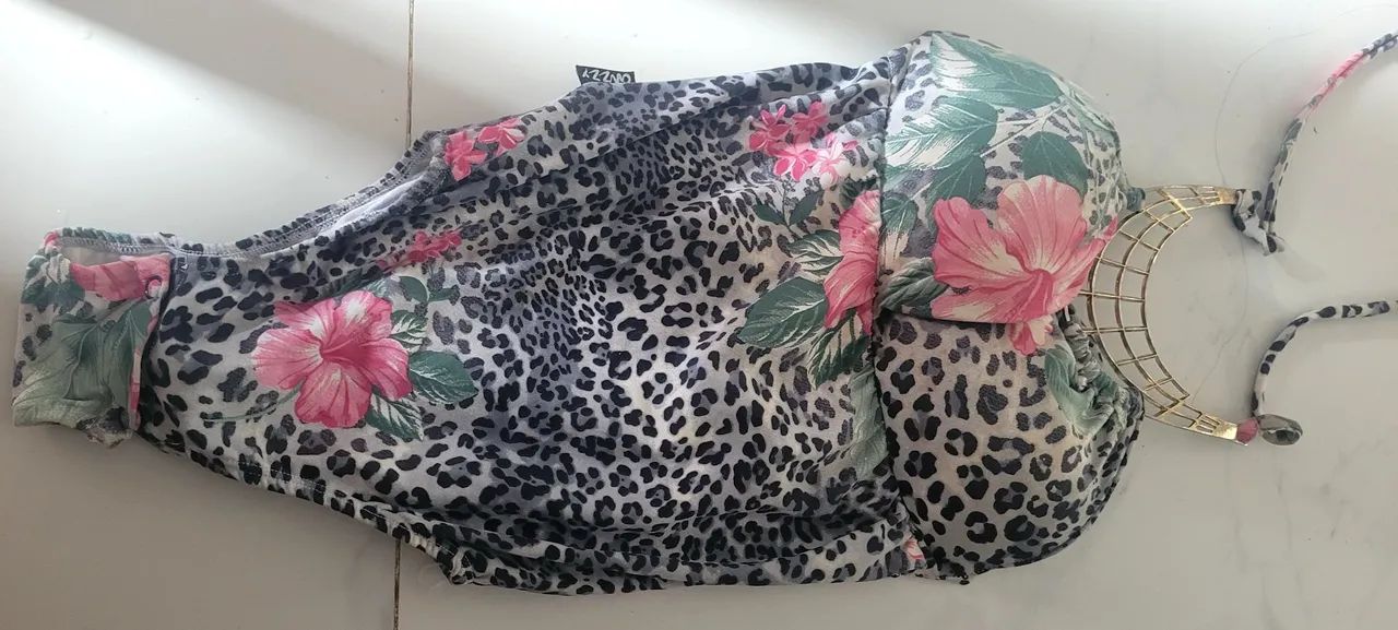 Body estampado floral com detalhe em dourado - Foto 2