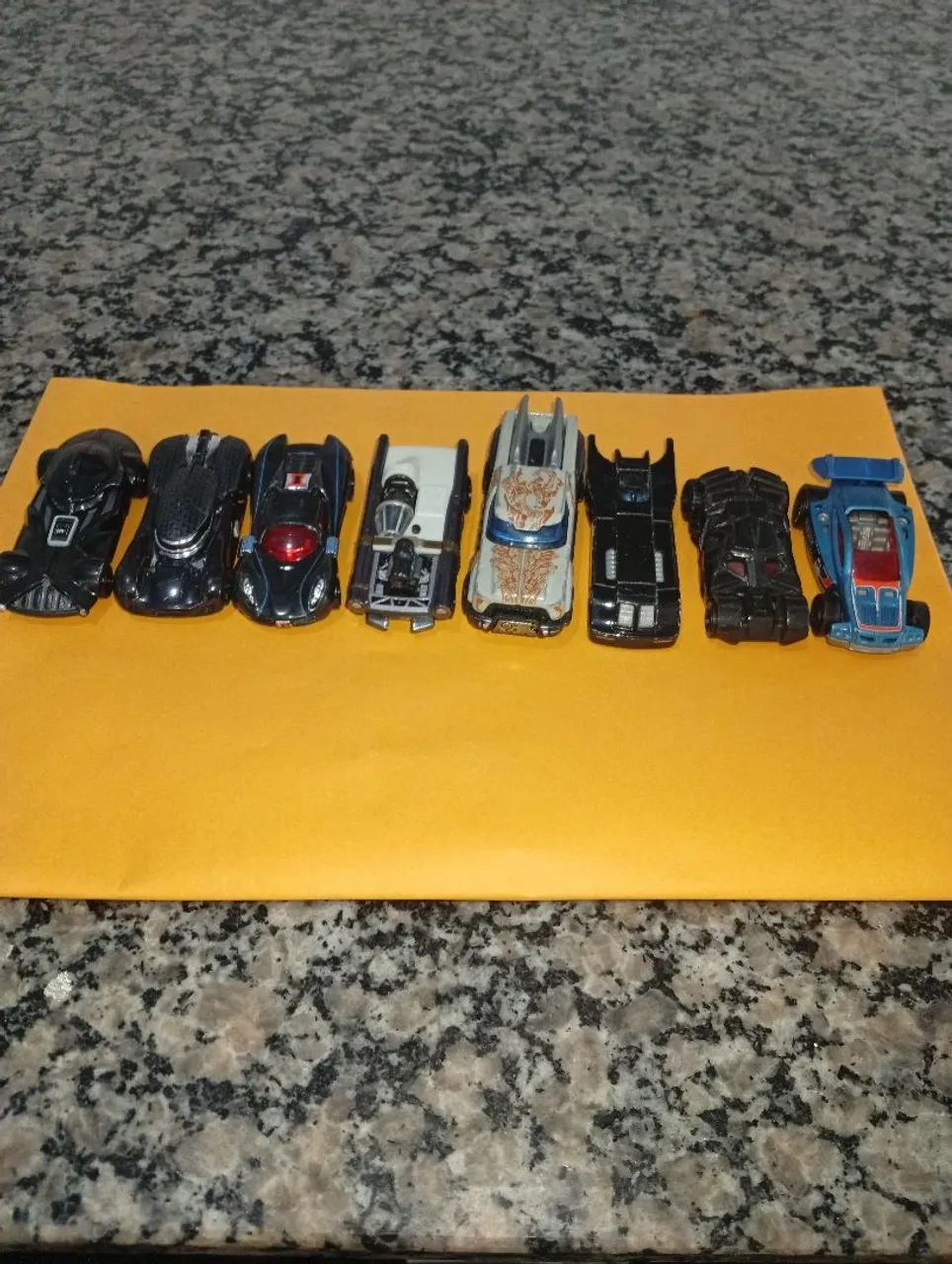 Carros Hot Wheels - Coleção de 8 Carros STAR WARS E MARVEL. - Foto 2