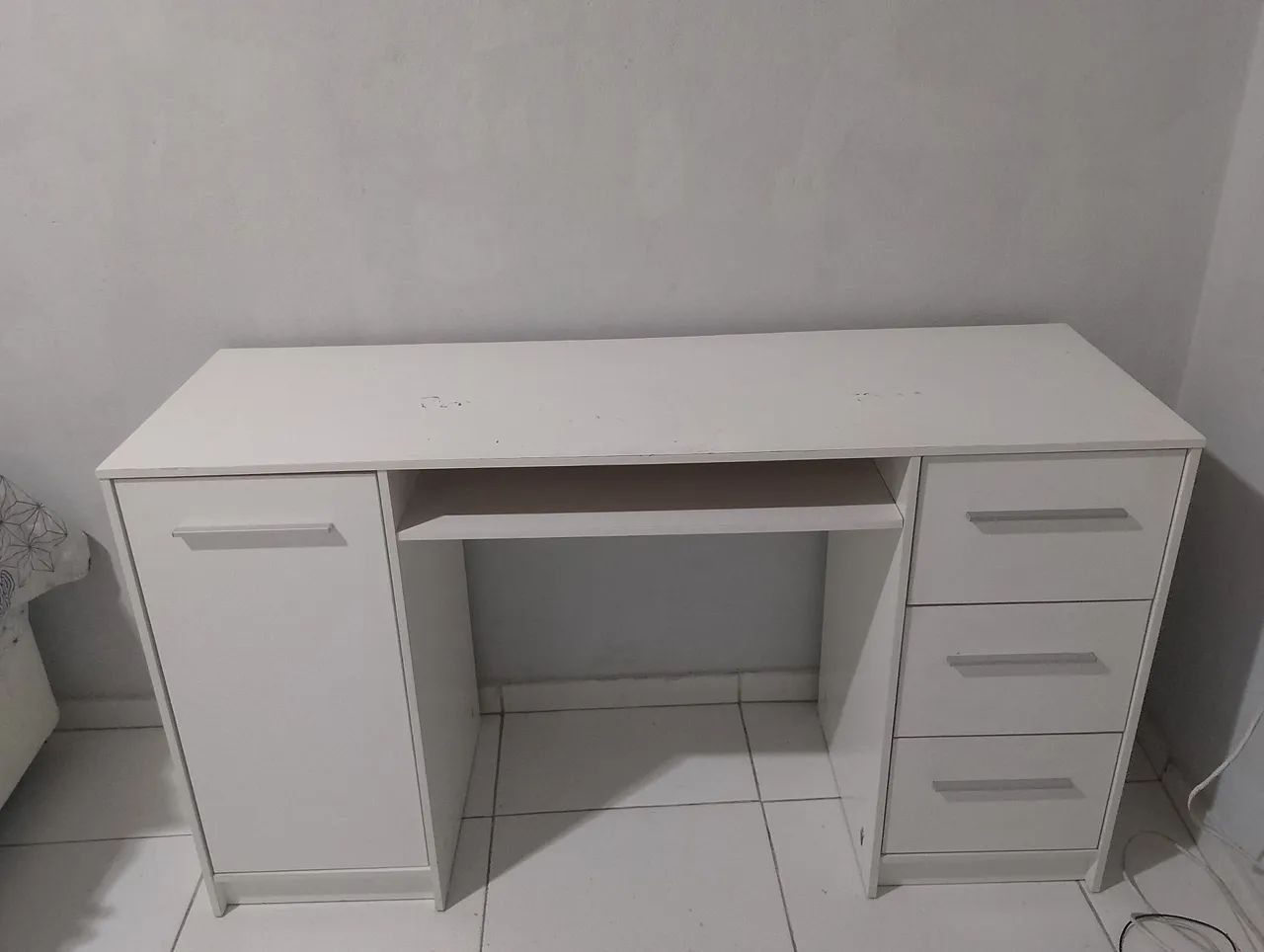 Desk for studying, computers, etc.64291066489602121