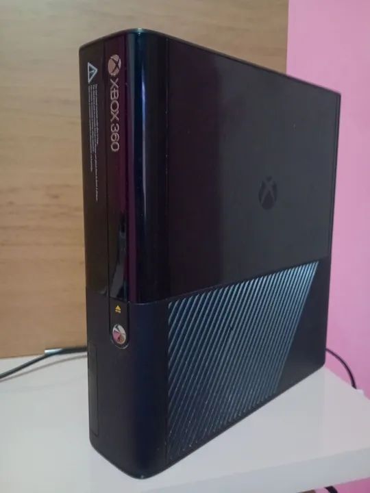 Xbox 360 com Kinect e 6 jogos - Console de jogos
