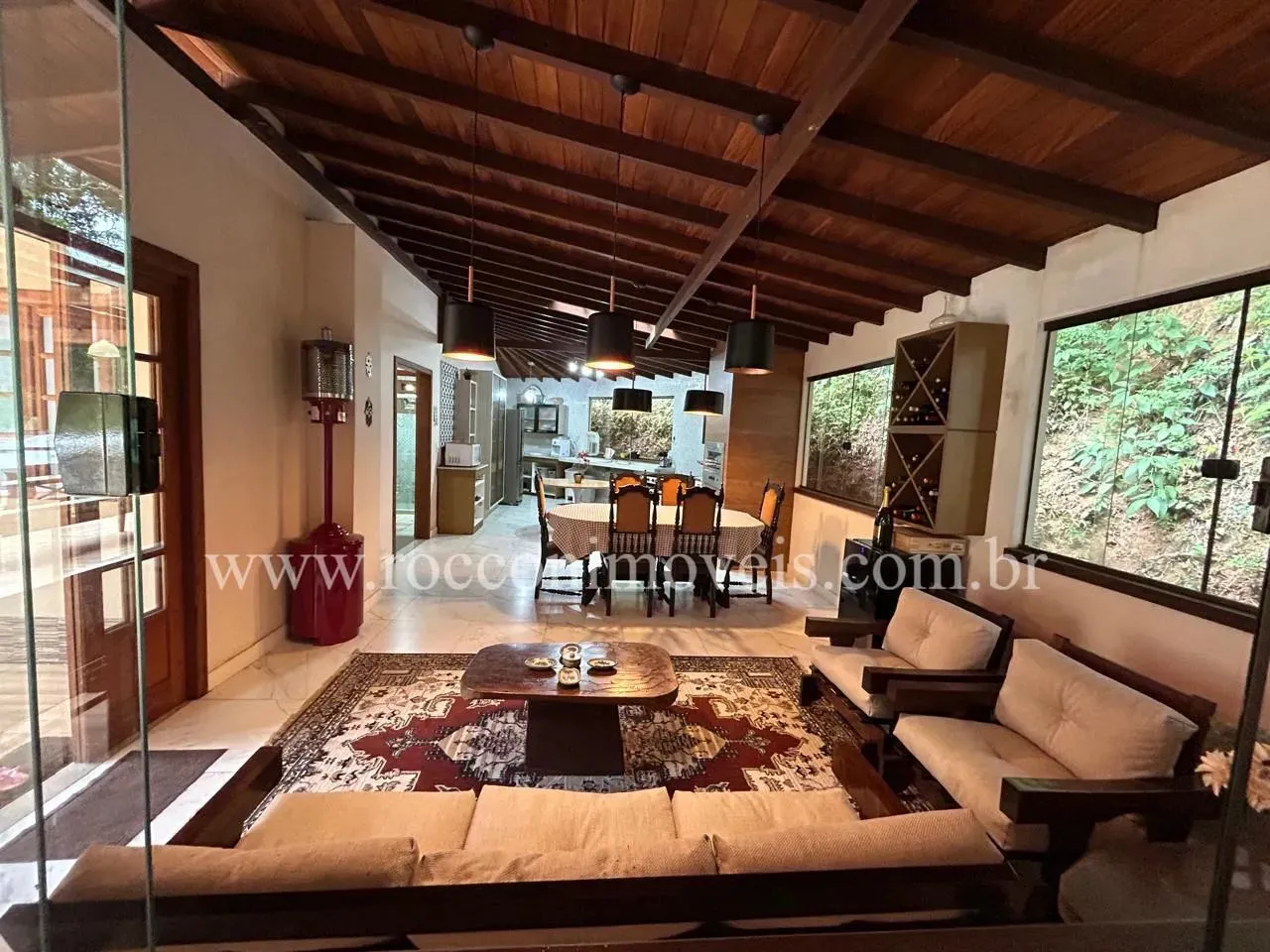 Casa (Em condomínio), com 4 quartos e 5 banheiros para Aluguel, 350 m² em Domingos Martins